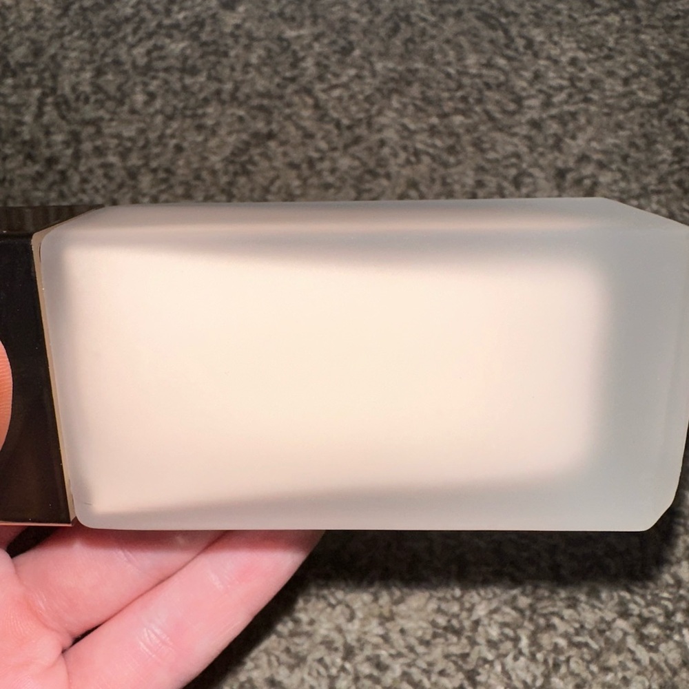 Anastasia Beverly Hills Impeccable Blurring Foundation - 00N Cream Foundation - Picture 9 of 14